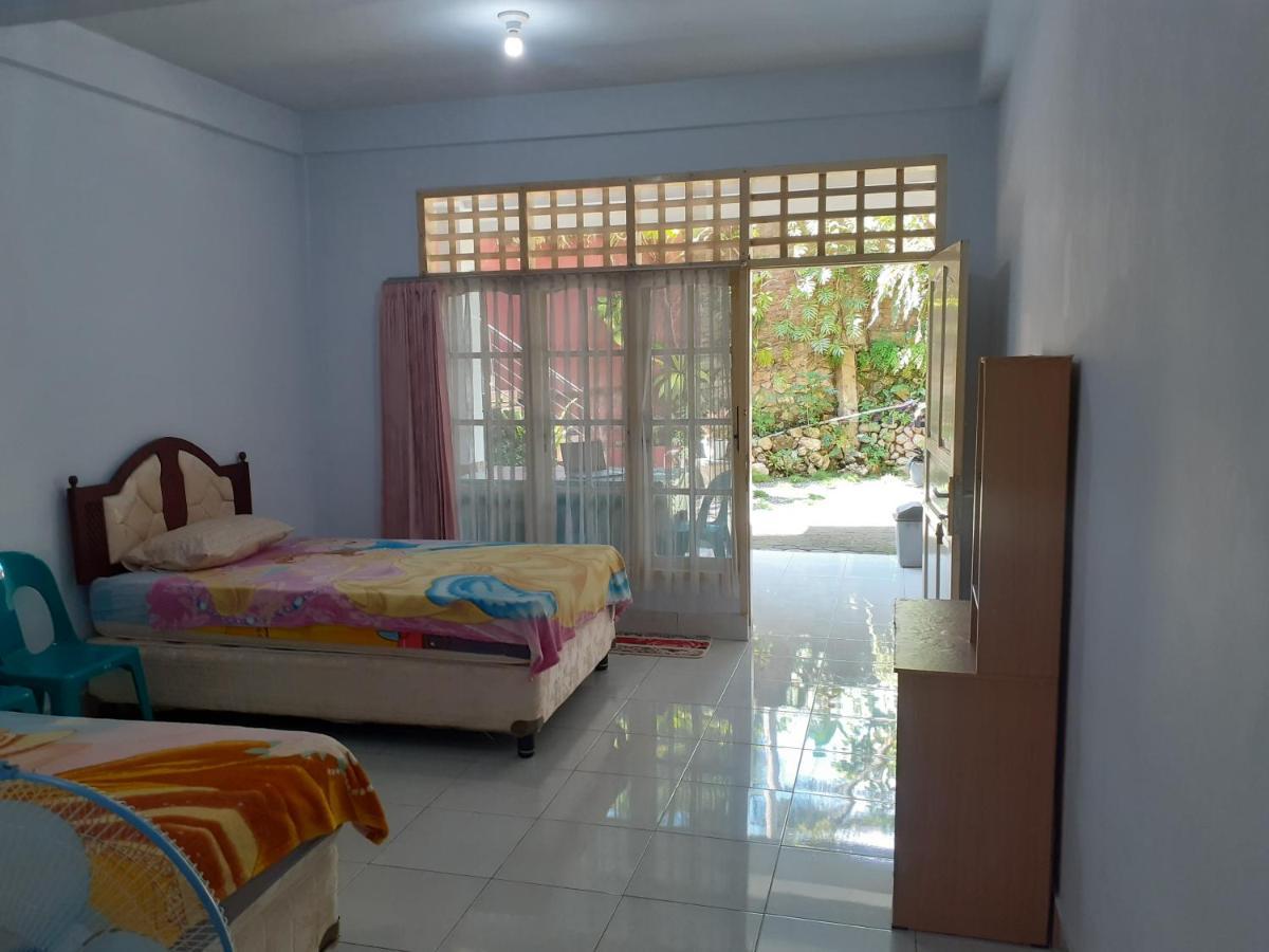 Riana's Homestay *